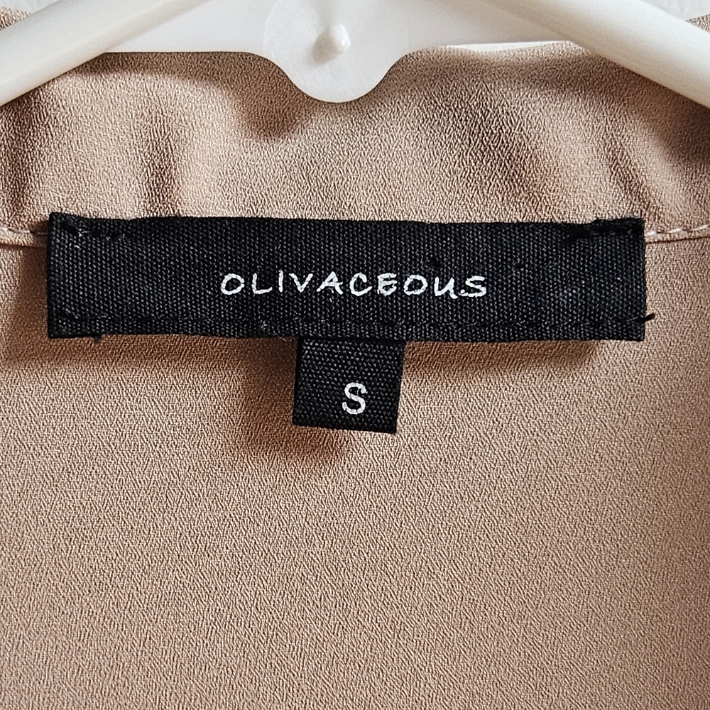 Olivaceous Collared V-Neck Blouse in Women's Small - Picture 8 of 16